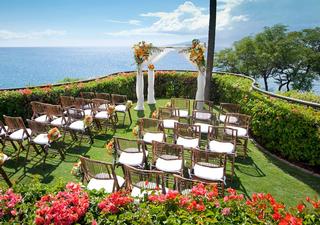 Beach wedding venues: Sheraton Maui Ali'i Lawn