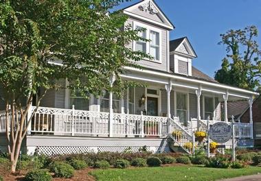 Weekend Getaways from New Orleans: Violet Hill Bed and Breakfast