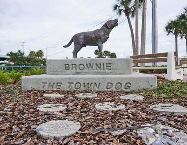 Grave of Brownie, the Town Dog