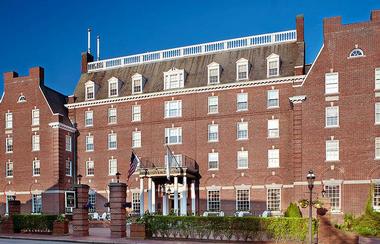 Newport, Rhode Island - Hotel Viking - 1 hour 30 minutes from Boston