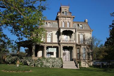 Weekend Getaways Near Me: Missouri - Garth Woodside Mansion