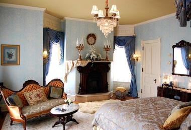 Getaways from Minneapolis: Alexander Mansion Bed and Breakfast - 2 hours